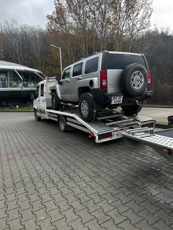 Hummer H3 încărcat pe platforma CBN